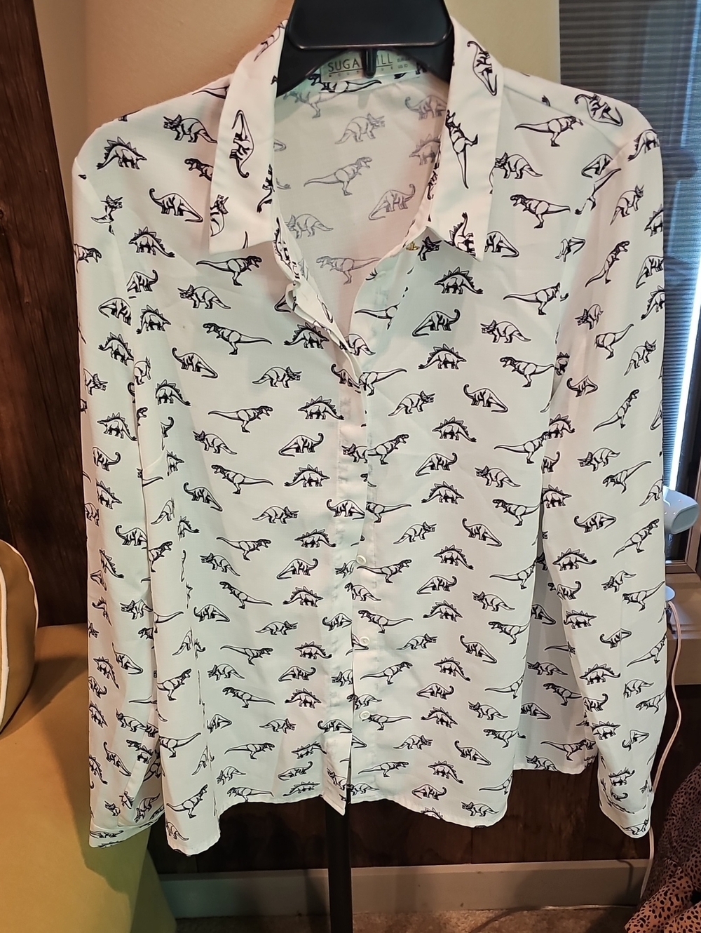 Vintage Casual White Long-Sleeve Button-Down Shirt with Black Dinosaur Print